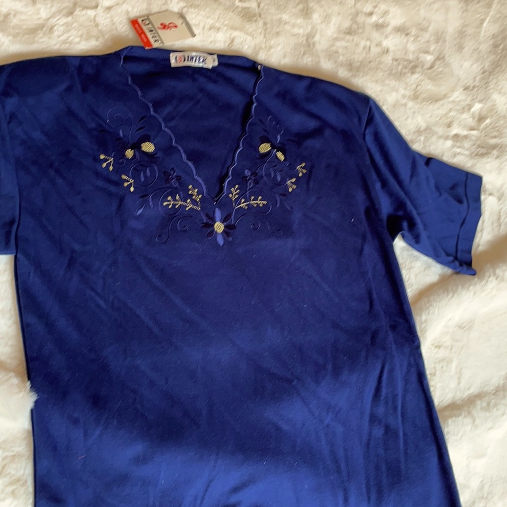 Women T-shirt size M